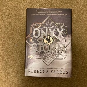 Onyx Storm Hardcover Novel - - Black & Silver Cover